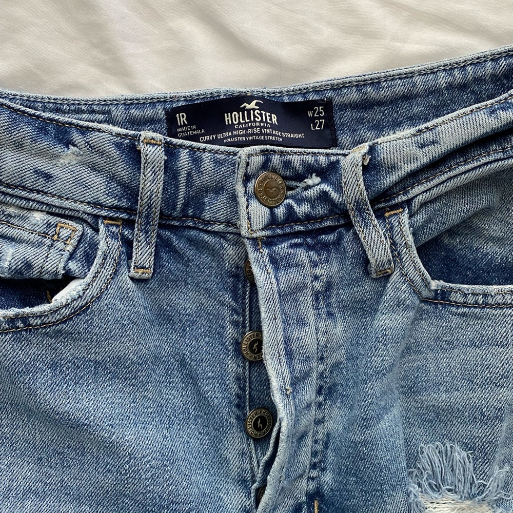 Hollister High-Waisted Jeans